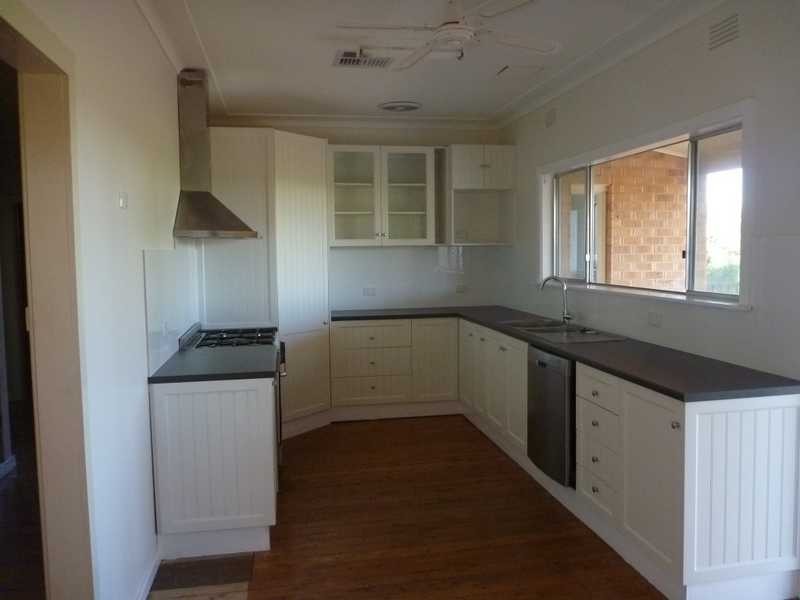 110 Simkin Crescent, Kooringal NSW 2650