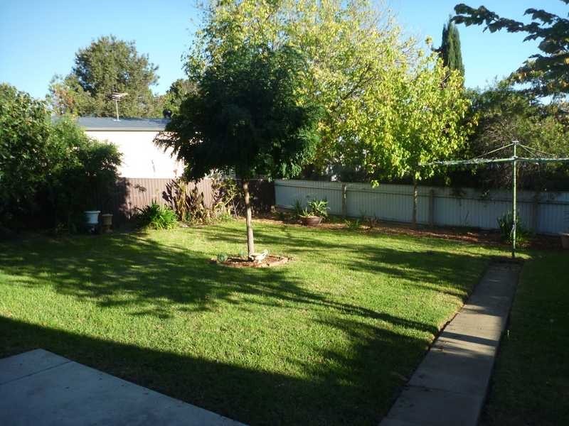 110 Simkin Crescent, Kooringal NSW 2650