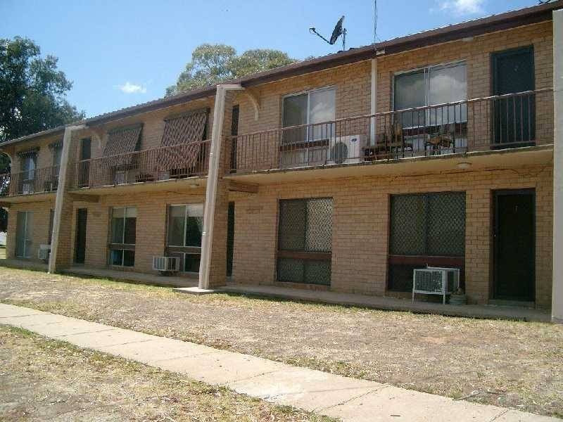 2/4 Nordlingen Drive, Tolland NSW 2650