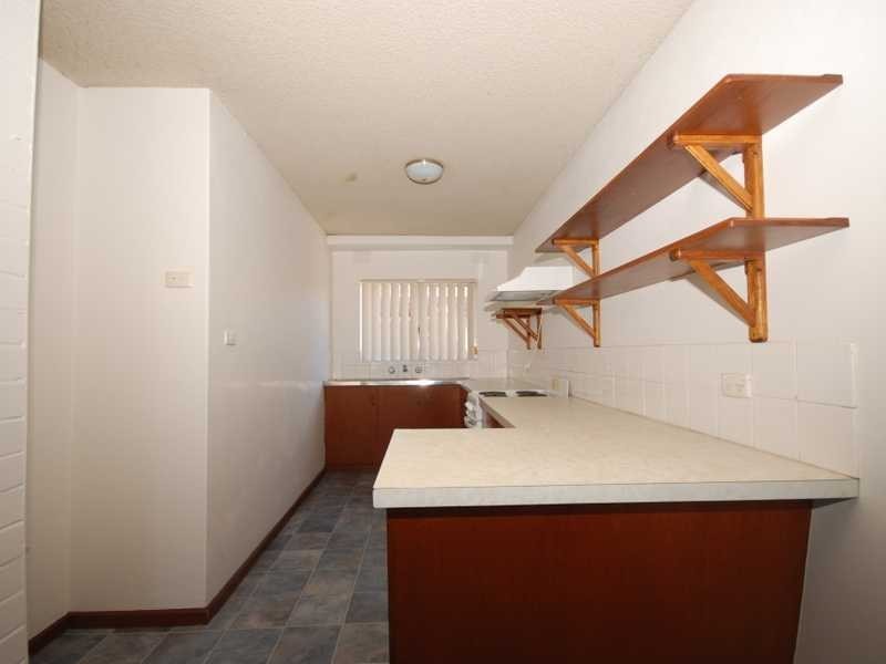 2/4 Nordlingen Drive, Tolland NSW 2650