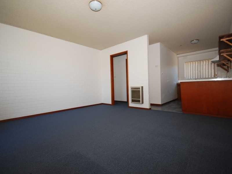 2/4 Nordlingen Drive, Tolland NSW 2650