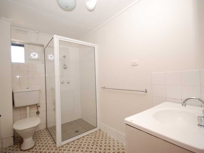 2/4 Nordlingen Drive, Tolland NSW 2650