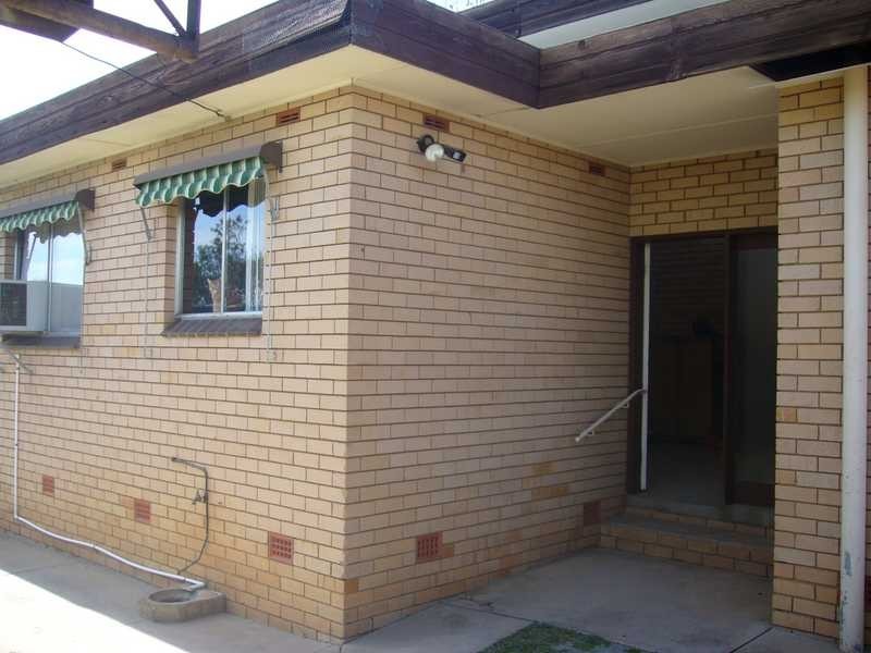 2/5 Charleville Road, Turvey Park NSW 2650