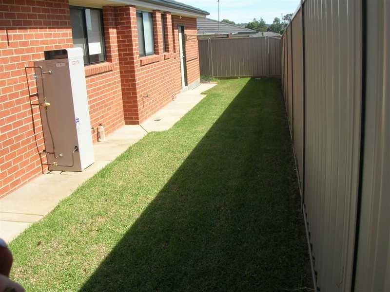2/26 Dove Street, Mount Austin NSW 2650