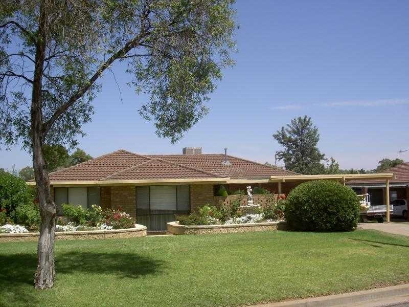 8 Quail Street, Wagga Wagga NSW 2650