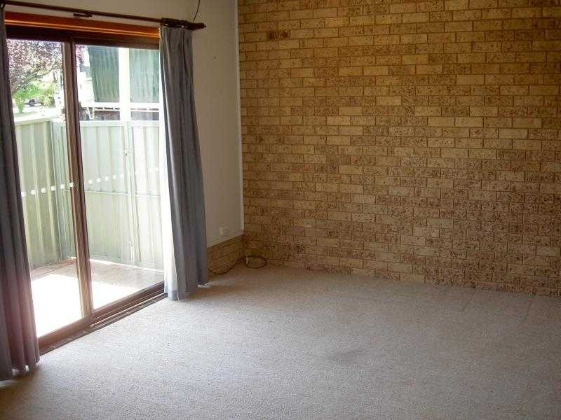 8 Quail Street, Wagga Wagga NSW 2650