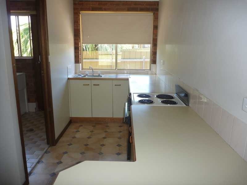 4/4 Borneo Place, Ashmont NSW 2650