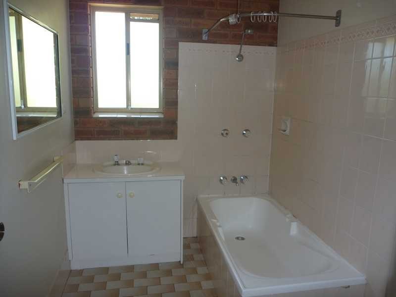 4/4 Borneo Place, Ashmont NSW 2650