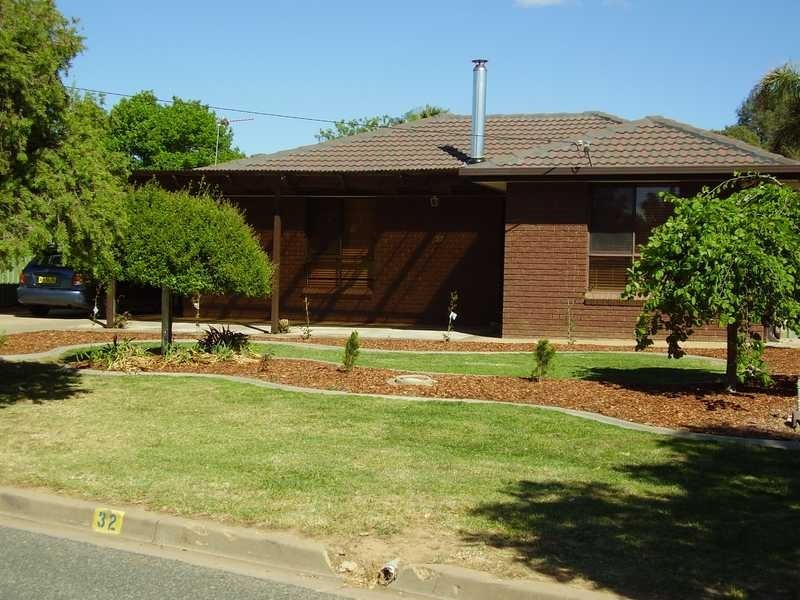 32 Forrest  Street, Lake Albert NSW 2650
