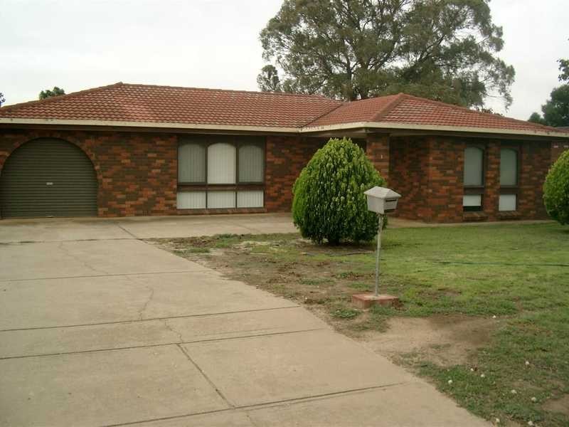 3 Melkin Avenue, Glenfield Park NSW 2650