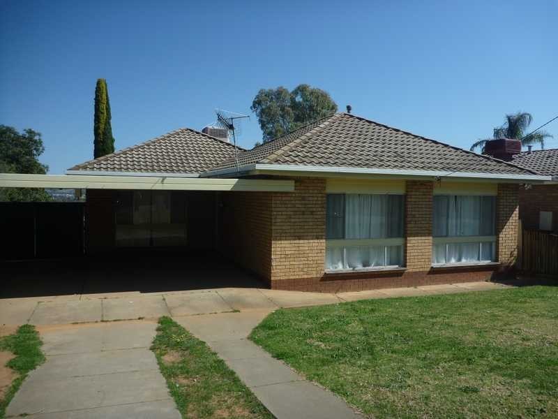 16 Mimosa Drive, Mount Austin NSW 2650
