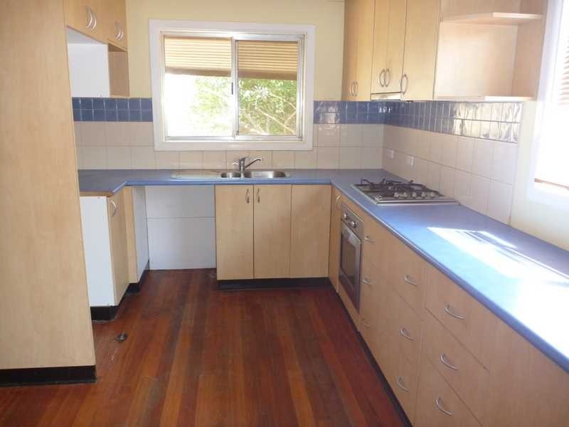 16 Mimosa Drive, Mount Austin NSW 2650