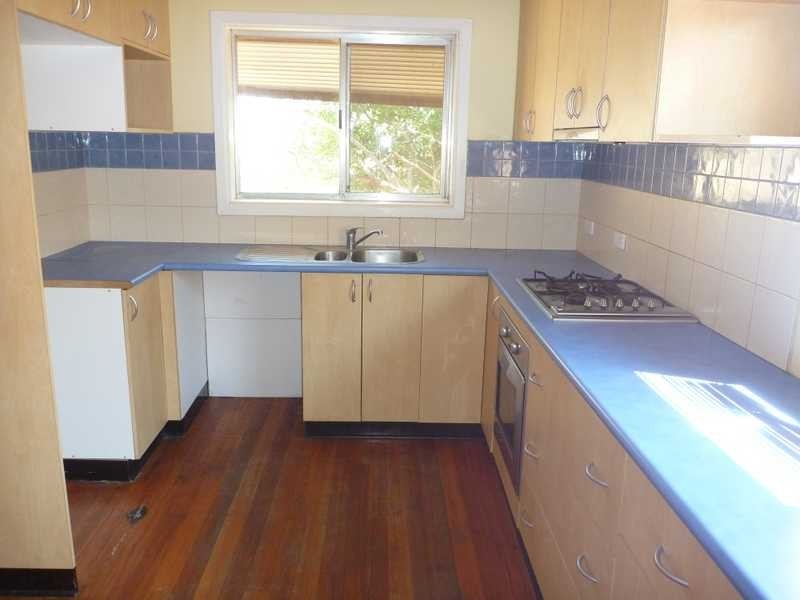 16 Mimosa Drive, Mount Austin NSW 2650