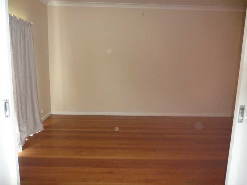 16 Mimosa Drive, Mount Austin NSW 2650