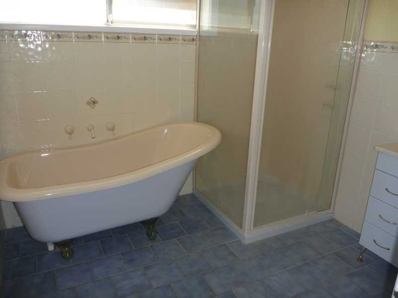 16 Mimosa Drive, Mount Austin NSW 2650