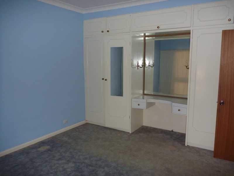 16 Mimosa Drive, Mount Austin NSW 2650