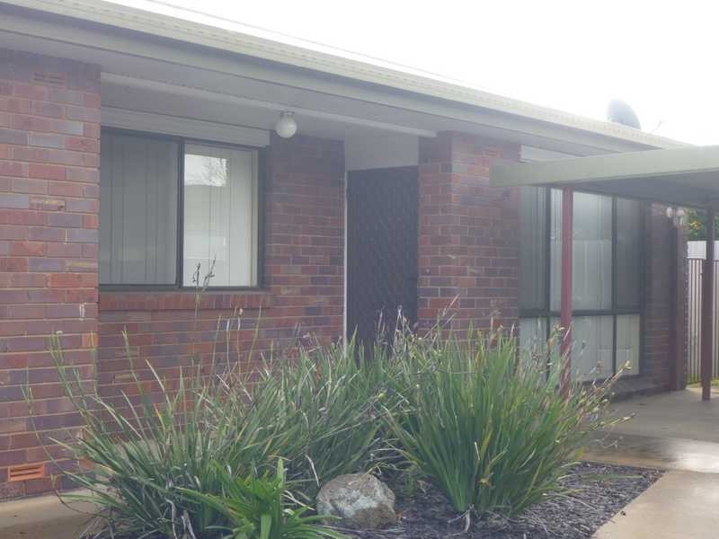 2/11 Lampe Avenue, Wagga Wagga NSW 2650
