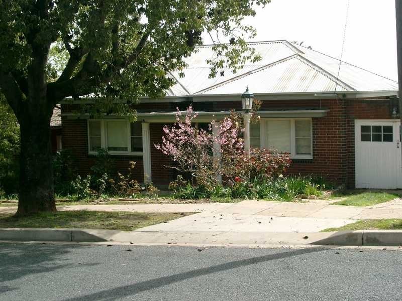 2 Grandview Avenue, Turvey Park NSW 2650