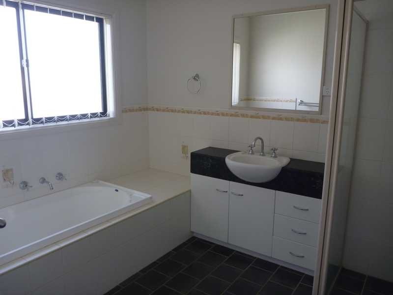 36 Paldi Crescent, Glenfield Park NSW 2650