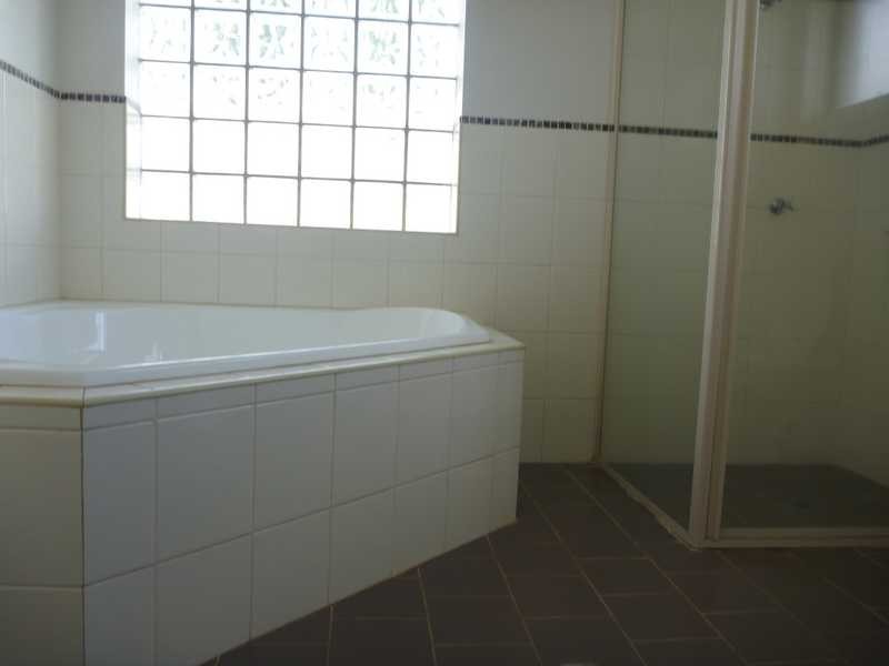 36 Paldi Crescent, Glenfield Park NSW 2650