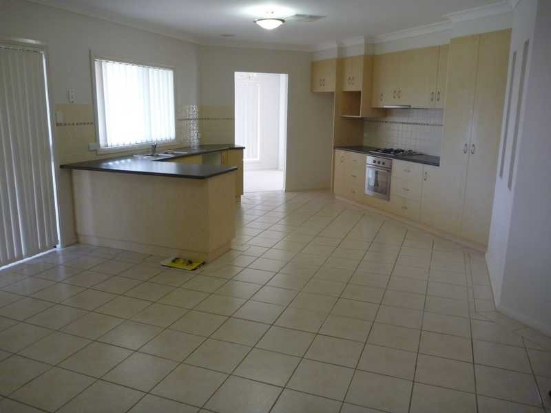 36 Paldi Crescent, Glenfield Park NSW 2650