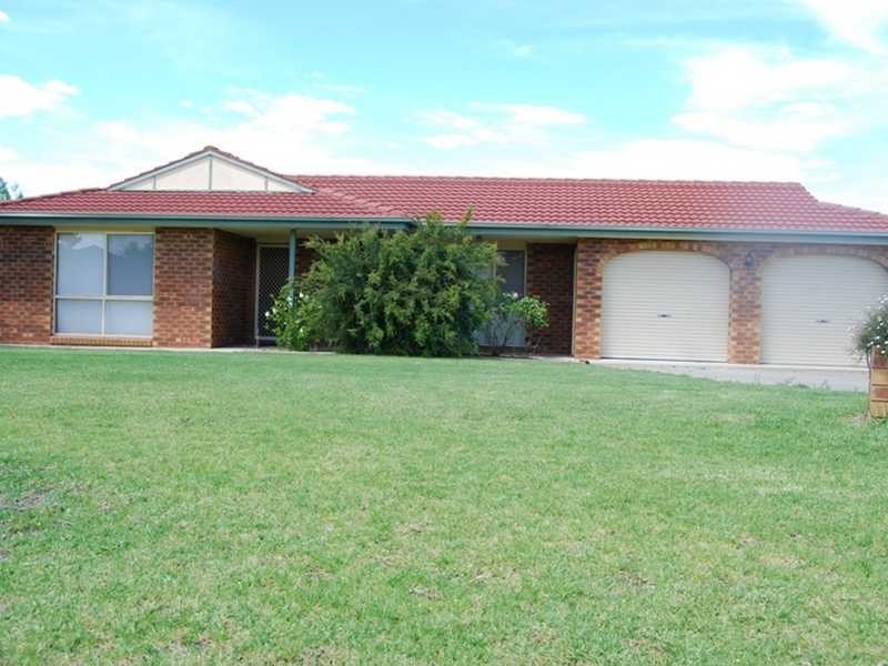 13 Tura Place, Glenfield Park NSW 2650