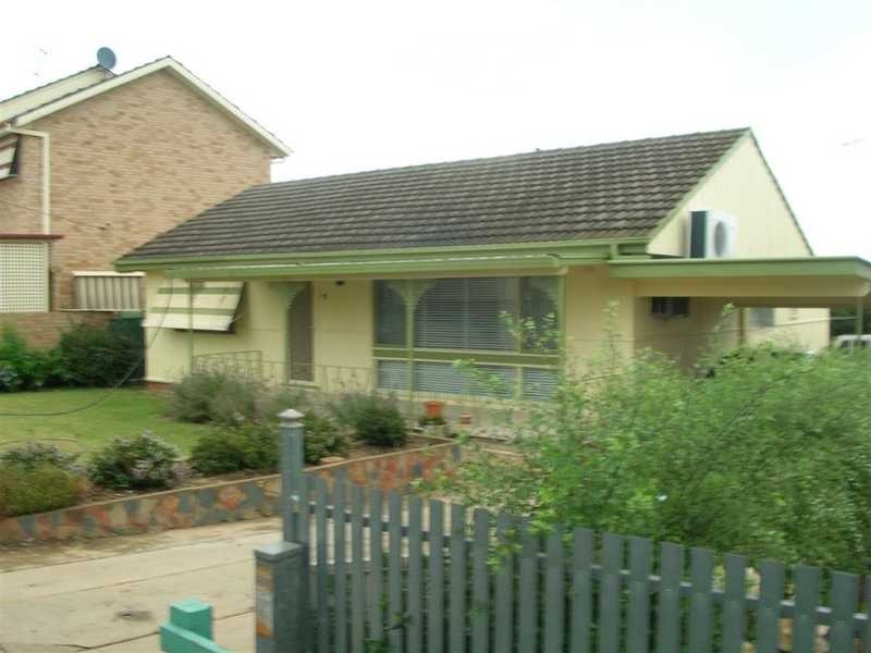 24 Raye Street, Tolland NSW 2650