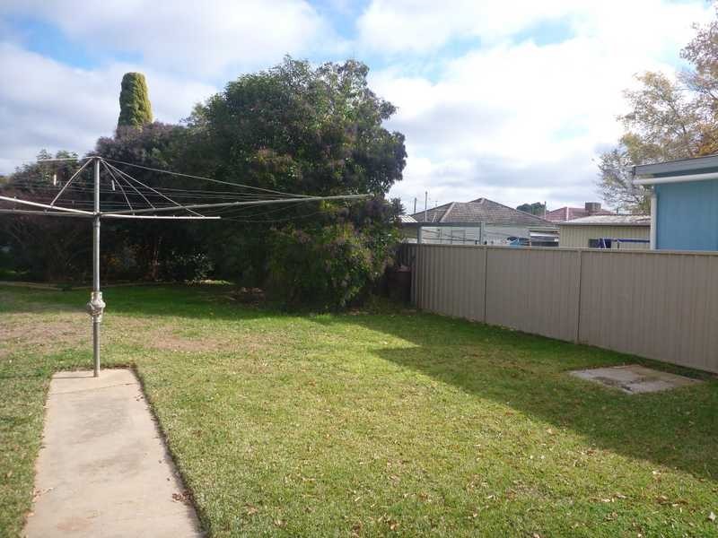 24 Raye Street, Tolland NSW 2650