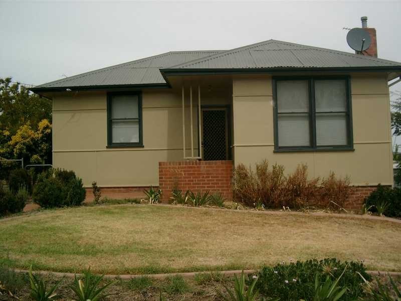 20 Fernleigh Road, Turvey Park NSW 2650