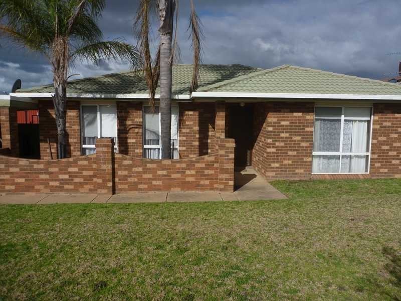 31 Langi Crescent, Glenfield Park NSW 2650