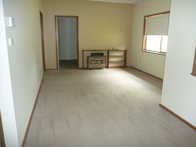 2/10 Henschke Avenue, Tolland NSW 2650