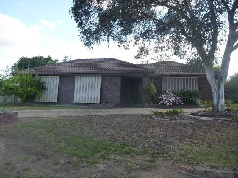 32 Undurra Drive, Glenfield Park NSW 2650