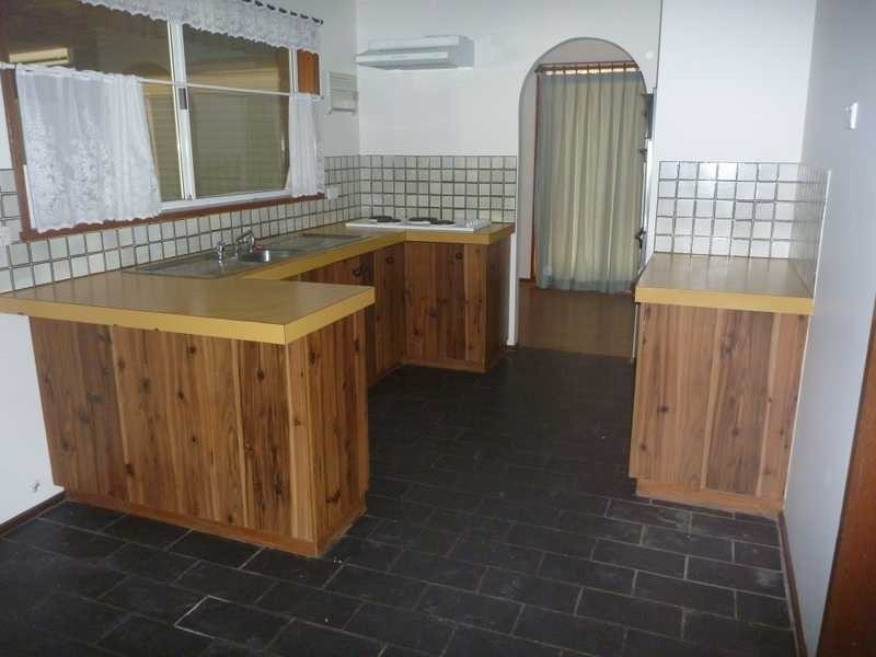 32 Undurra Drive, Glenfield Park NSW 2650