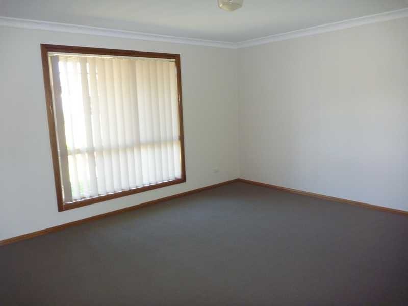 2/78 Undurra Drive, Glenfield Park NSW 2650