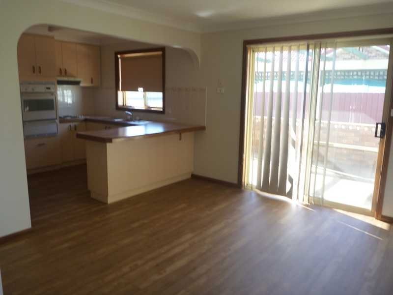 2/78 Undurra Drive, Glenfield Park NSW 2650