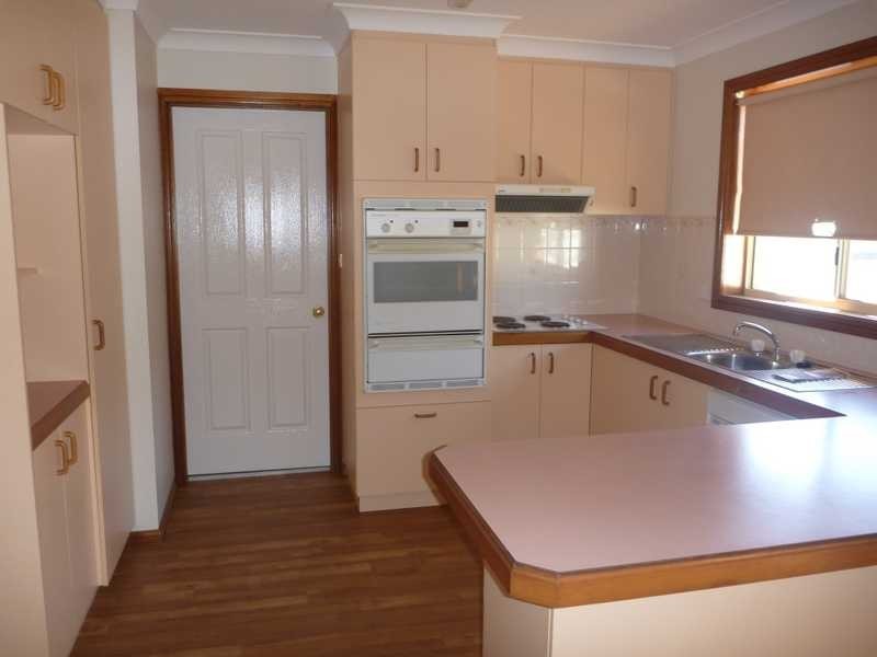 2/78 Undurra Drive, Glenfield Park NSW 2650