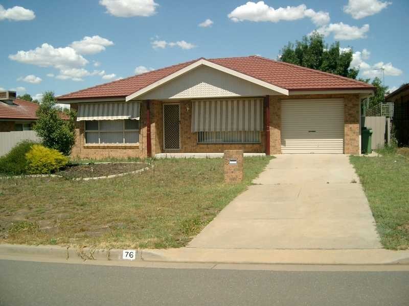 2/137 Undurra Drive, Glenfield Park NSW 2650