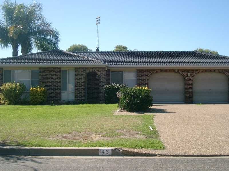 43 Nardoo Street, Glenfield Park NSW 2650