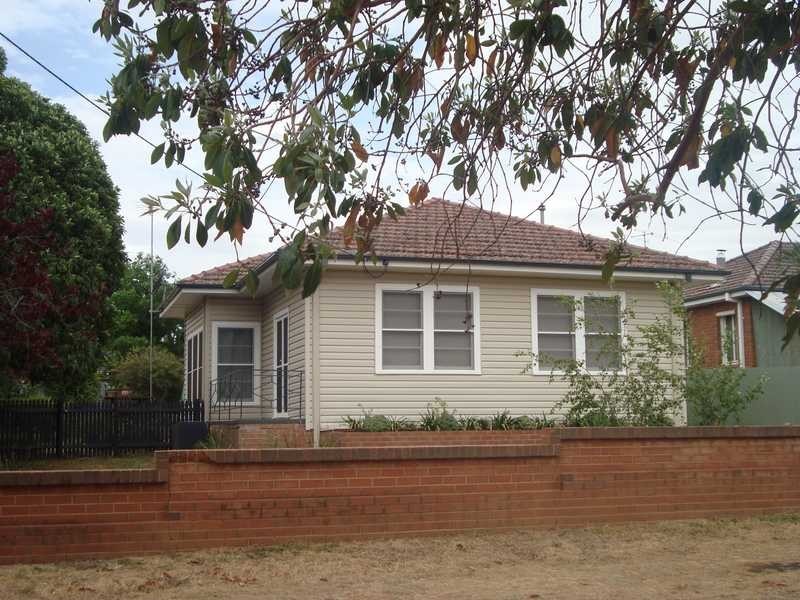 31 Heath Street, Turvey Park NSW 2650