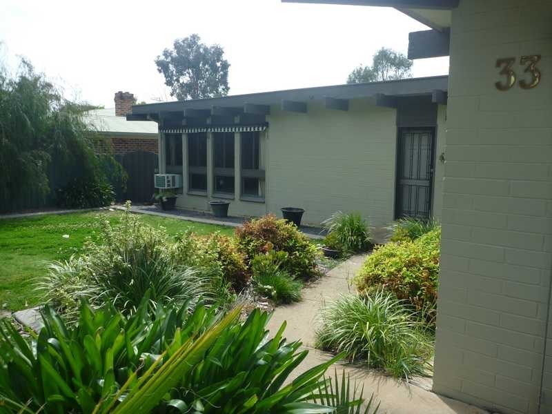 33 Graham Street, Lake Albert NSW 2650