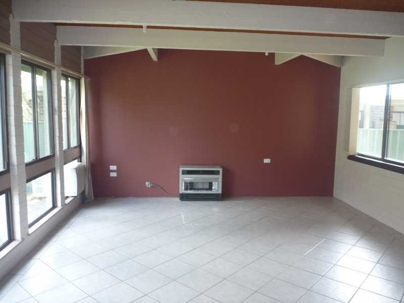 33 Graham Street, Lake Albert NSW 2650
