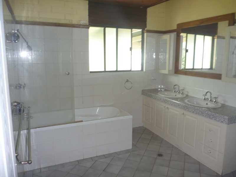 33 Graham Street, Lake Albert NSW 2650