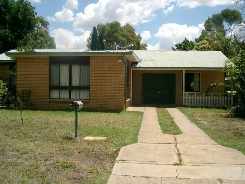 28 Inglis Street, Lake Albert NSW 2650