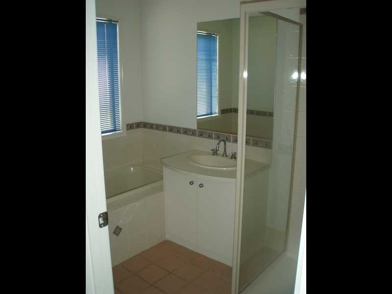 64 Yentoo Drive, Glenfield Park NSW 2650