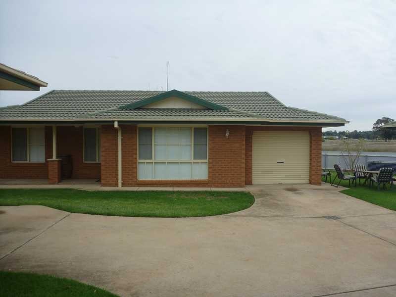 2/8 Honeysuckle Place, Lake Albert NSW 2650