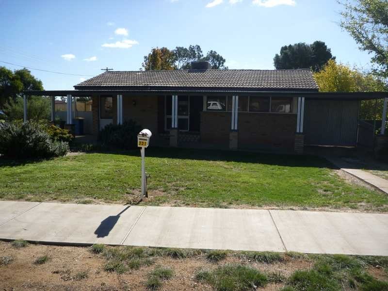 221 Fernleigh Road, Ashmont NSW 2650