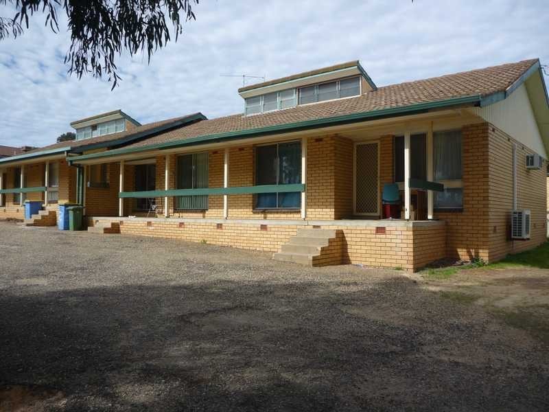 1/3 Joyes Place, Tolland NSW 2650
