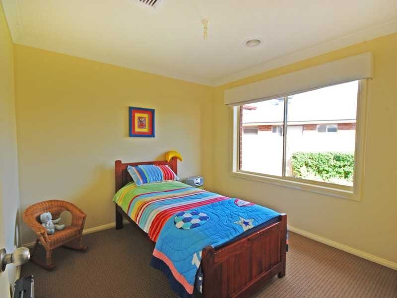 5 Garru Place, Glenfield Park NSW 2650