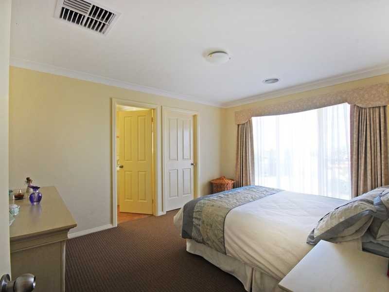 5 Garru Place, Glenfield Park NSW 2650