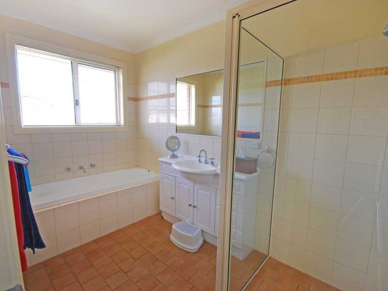 5 Garru Place, Glenfield Park NSW 2650